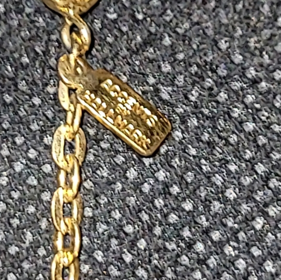 Goldtone Butterfly Necklace 16" Signed Accents By Hallmark - Picture 5 of 7